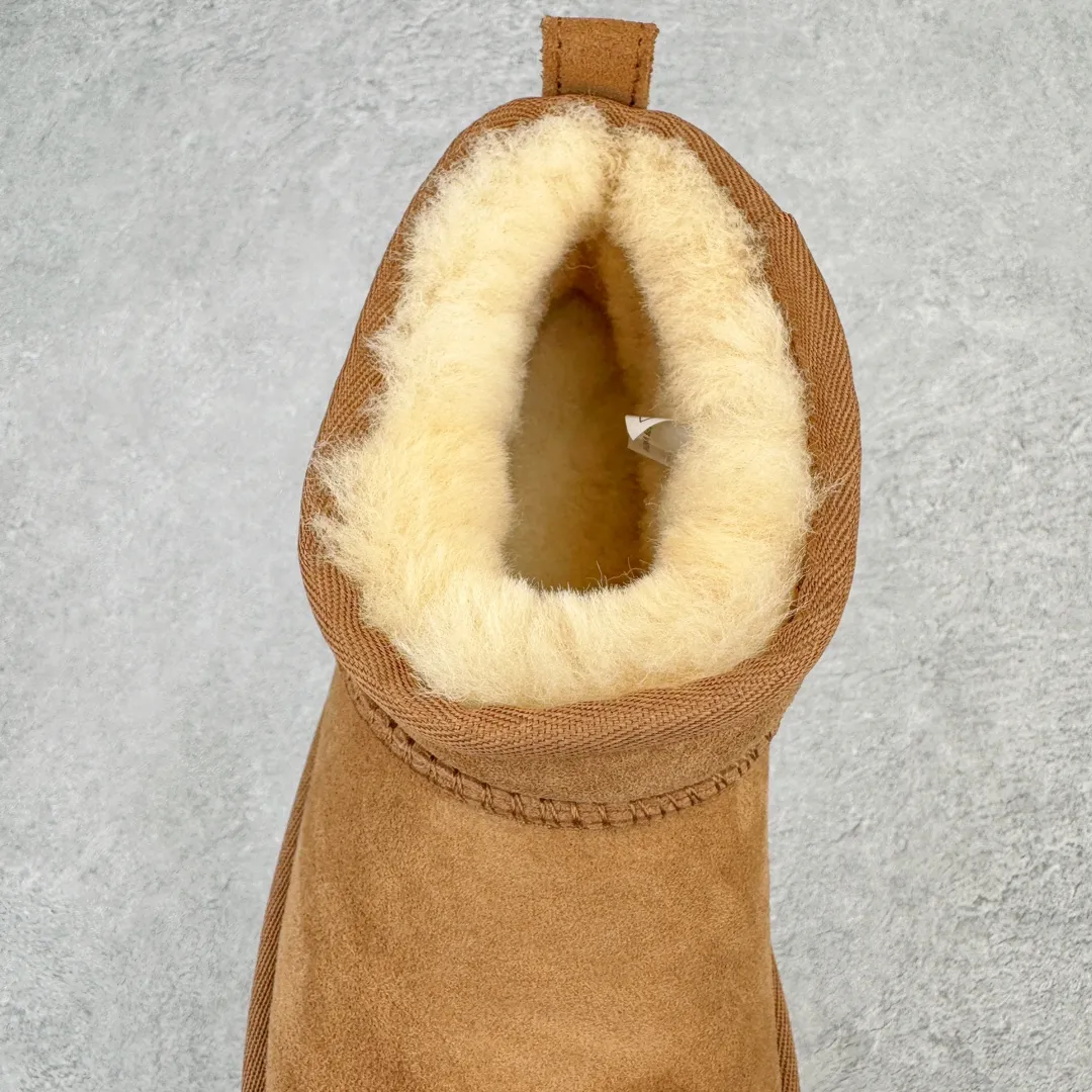 Pick up locally 💰520 UGG 6109 Zhou Dongyu Mini short boots, autumn and winter sheep fur integrated snow boots. All shoes are made from the same factory as ZP. Longfeng A-grade Australian imported sheep fur integrated men's and women's boots. Brand OEM production line. Fully follow the ZP process. OEM original pattern maker. Adhering to the principle of no original shoes and no development selection. Pay attention to every detail. The most authentic version on the market. TREADLITE "light wing" technology outsole. Lightweight/durable/flexible/pile type 35 36 37 38 39 40 41 42 43 44 45 Coding: by2936060